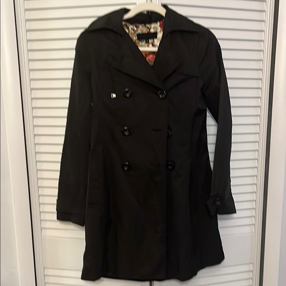Steve Madden. Women's Black Pea style lightweight rain jacket. Size S